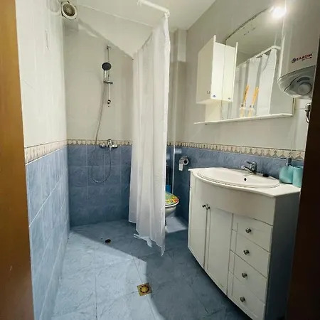 Lovely By The Sea Garden Apartment Warna