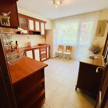 Lovely By The Sea Garden Apartment Warna